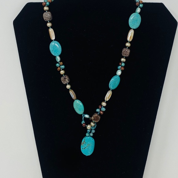 Gorgeous Semi-Precious Stone Necklace - Picture 2 of 4